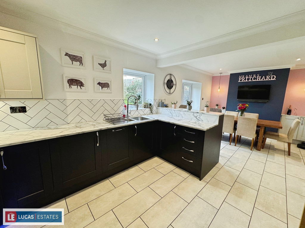 3 bed semi-detached house for sale in Bryncelyn, Nelson  - Property Image 5