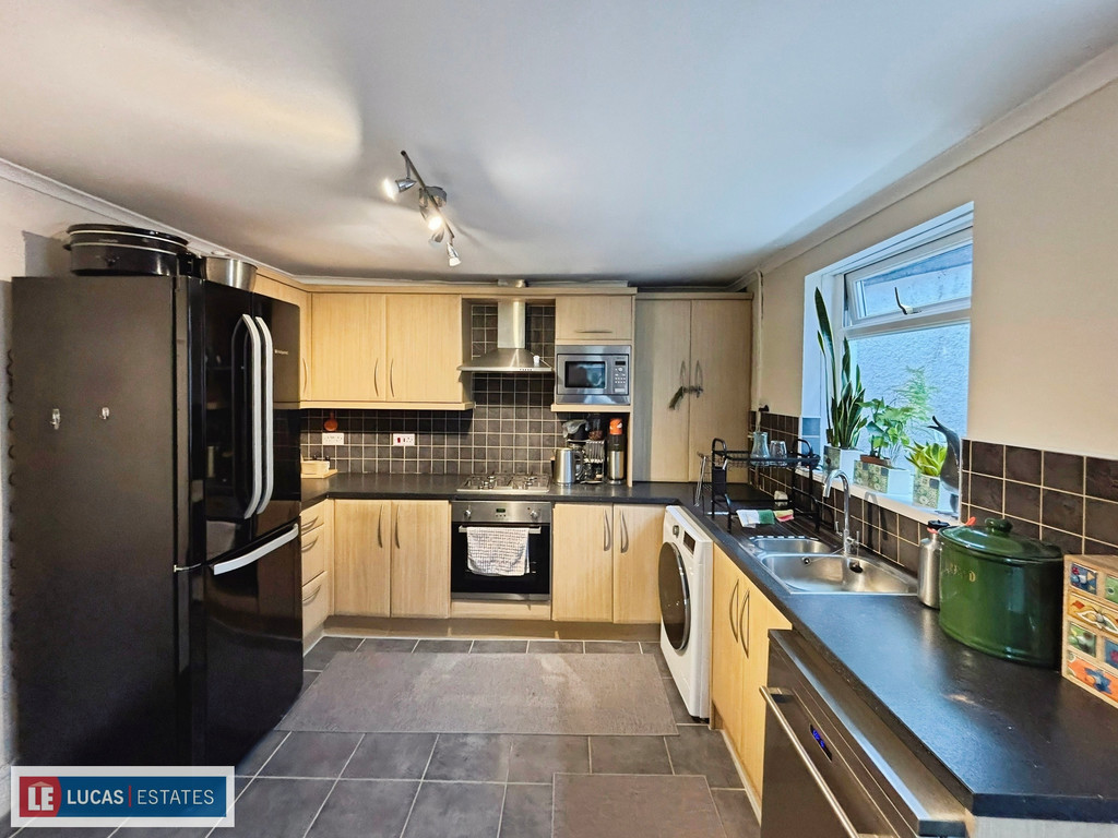 3 bed detached house for sale in Sunnyview, Argoed, Blackwood  - Property Image 4