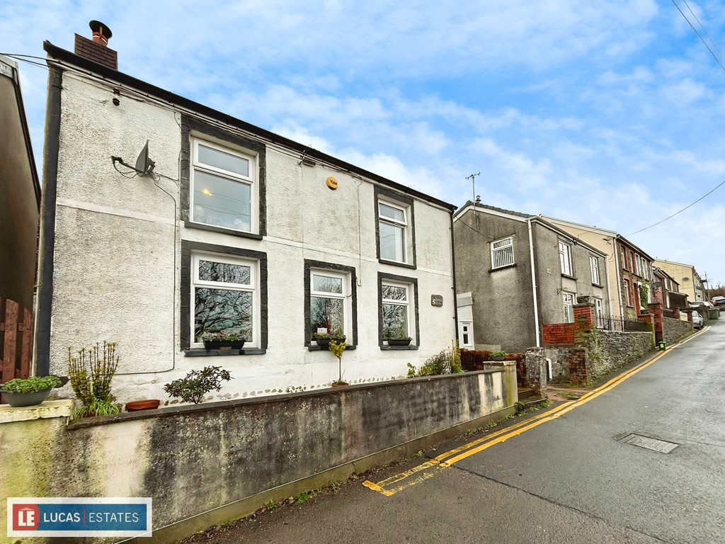 3 bed detached house for sale in Sunnyview, Argoed, Blackwood