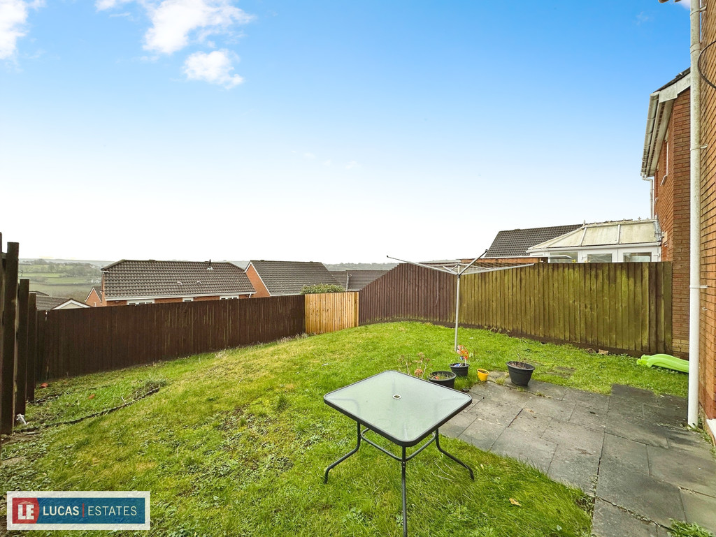3 bed link detached house for sale in Cae Canol, Hengoed  - Property Image 17