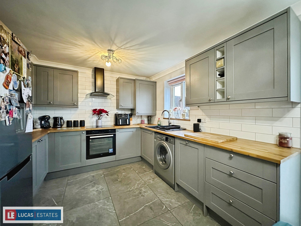3 bed link detached house for sale in Cae Canol, Hengoed  - Property Image 3