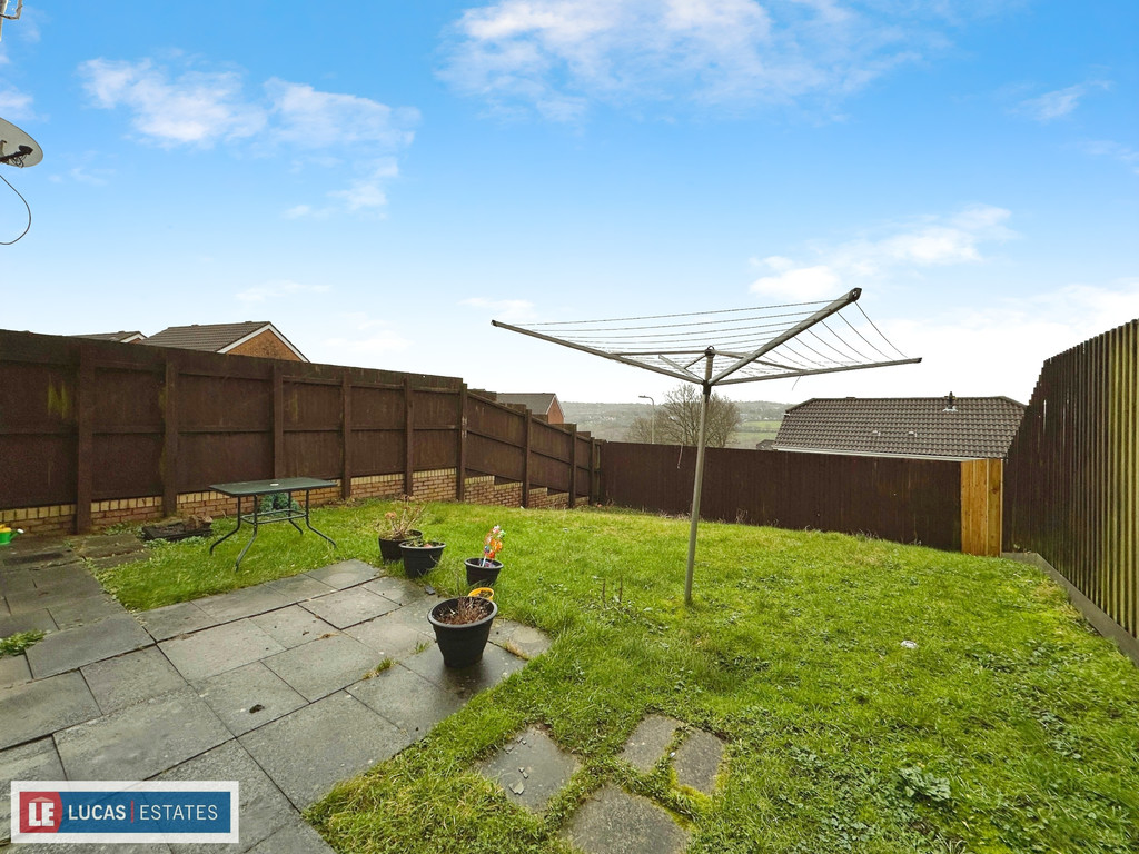 3 bed link detached house for sale in Cae Canol, Hengoed  - Property Image 16