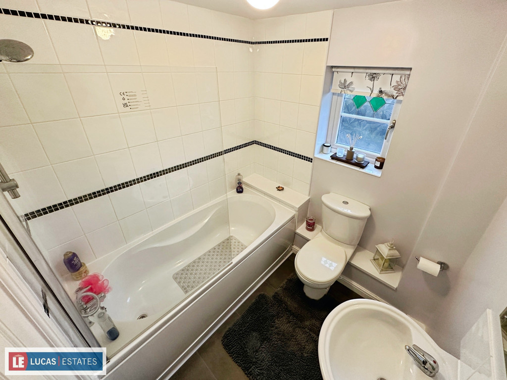 3 bed link detached house for sale in Cae Canol, Hengoed  - Property Image 14