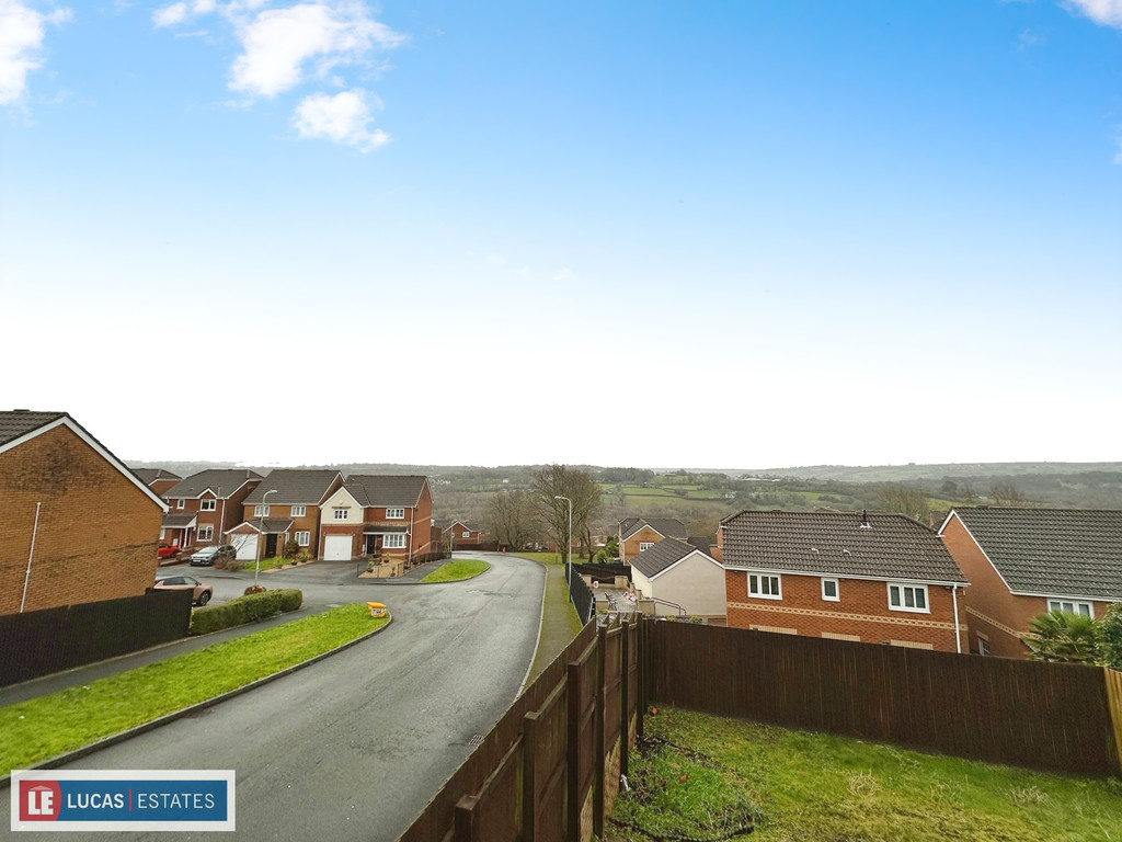 3 bed link detached house for sale in Cae Canol, Hengoed  - Property Image 19