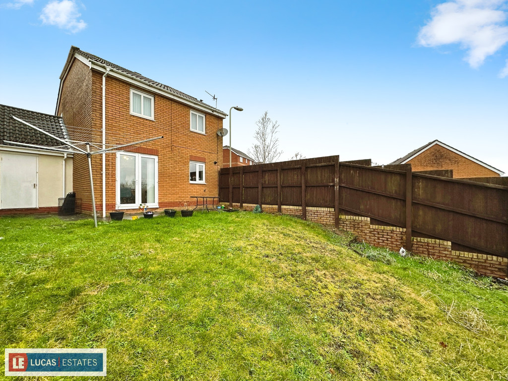 3 bed link detached house for sale in Cae Canol, Hengoed  - Property Image 15