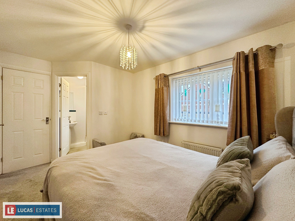 3 bed link detached house for sale in Cae Canol, Hengoed  - Property Image 10
