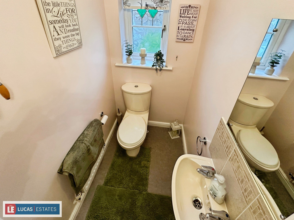 3 bed link detached house for sale in Cae Canol, Hengoed  - Property Image 8