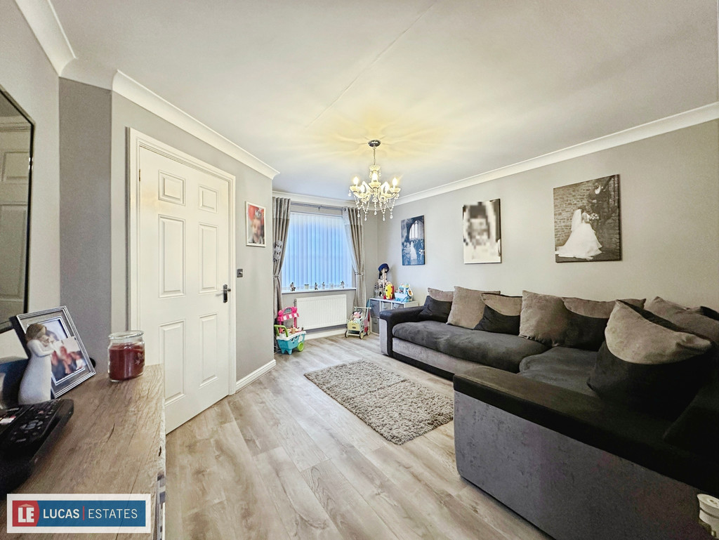 3 bed link detached house for sale in Cae Canol, Hengoed  - Property Image 6