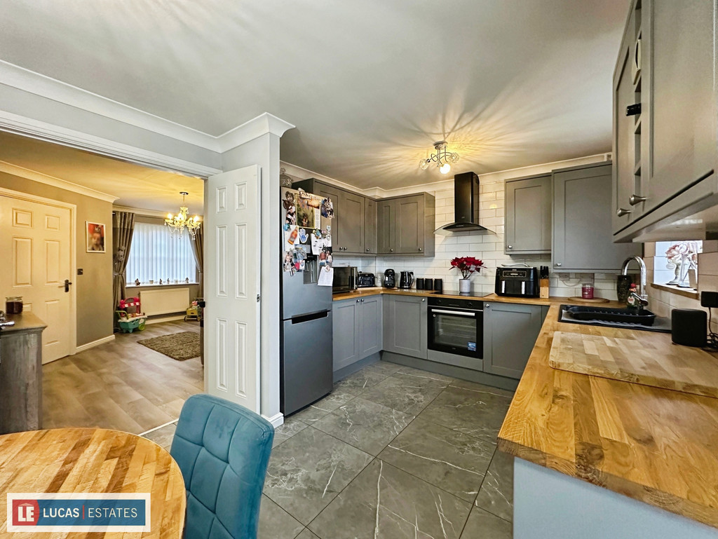 3 bed link detached house for sale in Cae Canol, Hengoed  - Property Image 2