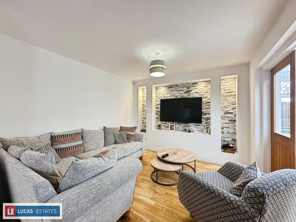 5 bed detached house for sale in The Hollies, Crumlin, Newport - Property Image 4