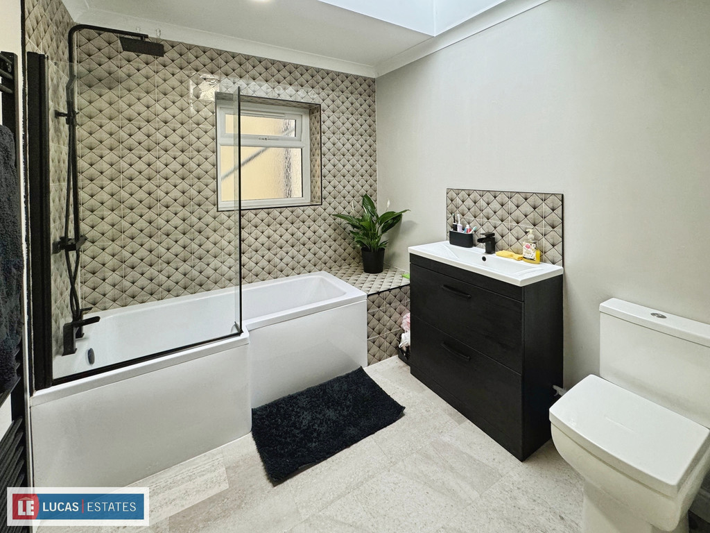 4 bed detached house for sale in Penallta Villas, Ystrad Mynach  - Property Image 11