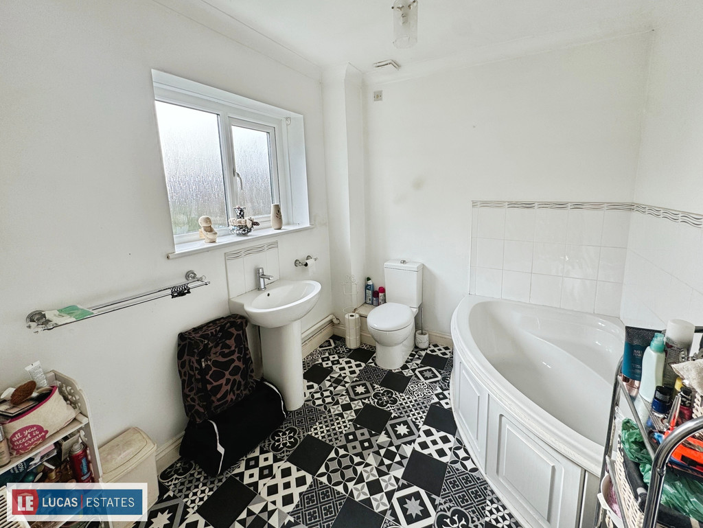 4 bed detached house for sale in Penallta Villas, Ystrad Mynach  - Property Image 13