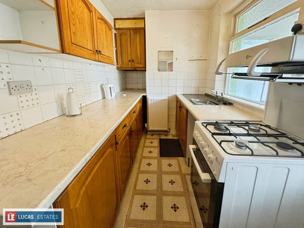 3 bed semi-detached house for sale in Gelliargwellt Road, Penybryn - Property Image 4