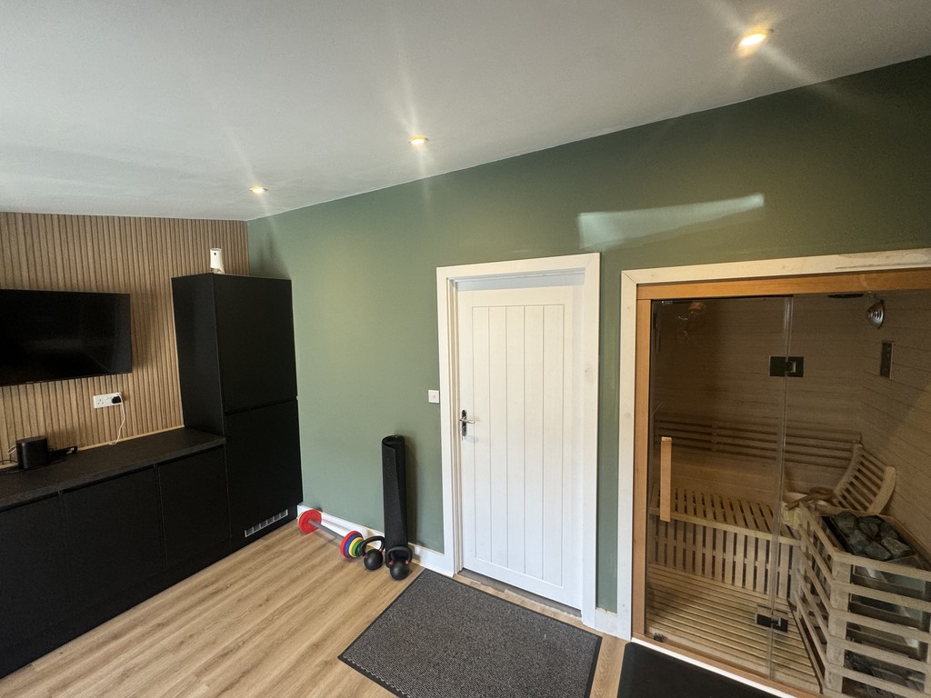 3 bed terraced house for sale in Hanbury Street, Glan Y Nant  - Property Image 17