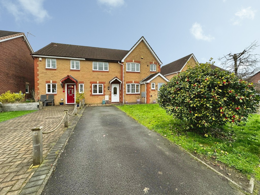 2 bed terraced house for sale in Clos Tir Twyn, Ystrad Mynach - Property Image 1
