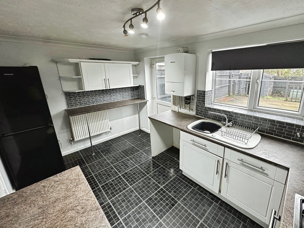 2 bed terraced house for sale in Clos Tir Twyn, Ystrad Mynach - Property Image 3