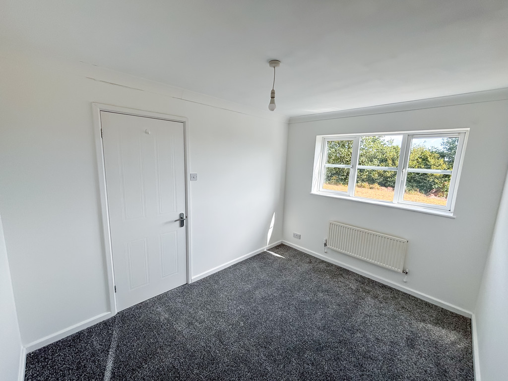 3 bed end of terrace house for sale in Sorrel Drive, Penpedairheol  - Property Image 13