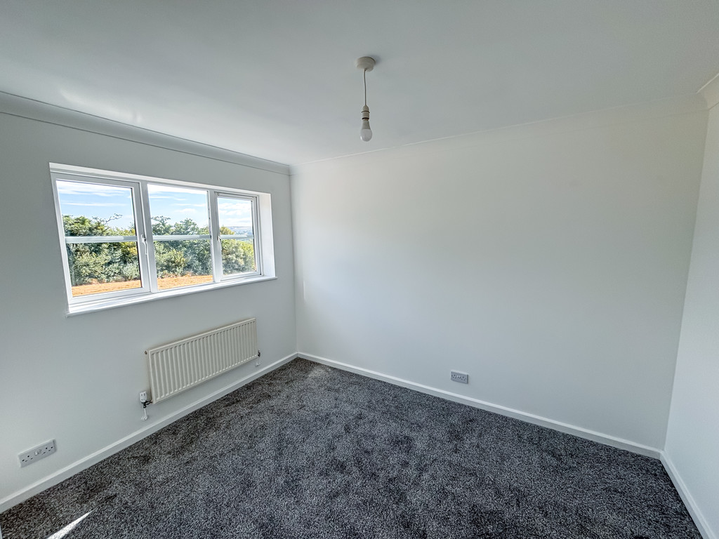 3 bed end of terrace house for sale in Sorrel Drive, Penpedairheol  - Property Image 12
