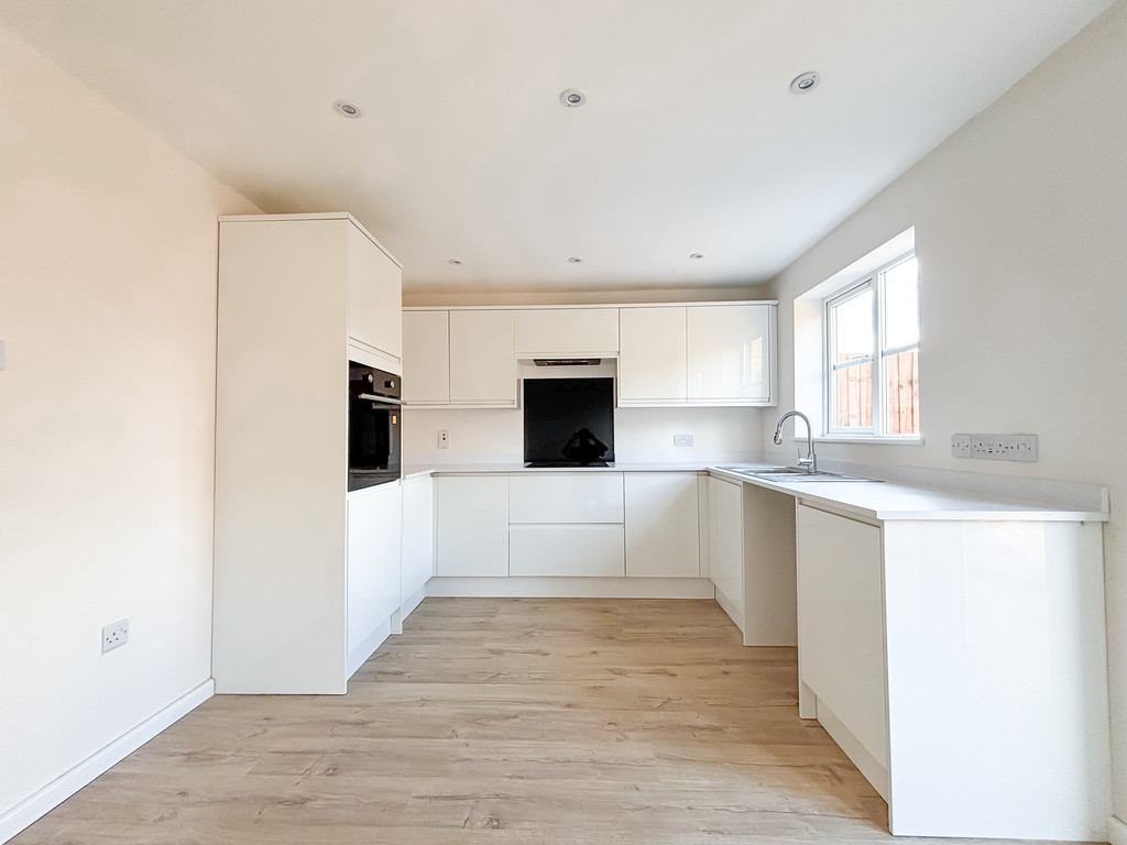 3 bed end of terrace house for sale in Sorrel Drive, Penpedairheol  - Property Image 3