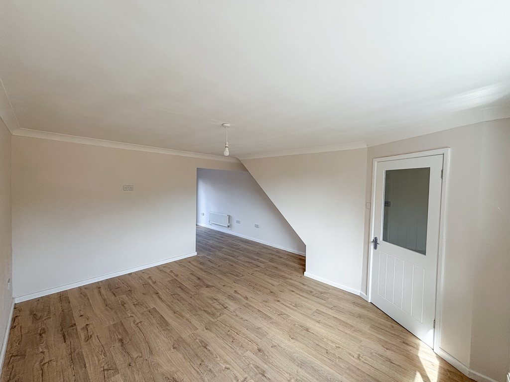 3 bed end of terrace house for sale in Sorrel Drive, Penpedairheol  - Property Image 2