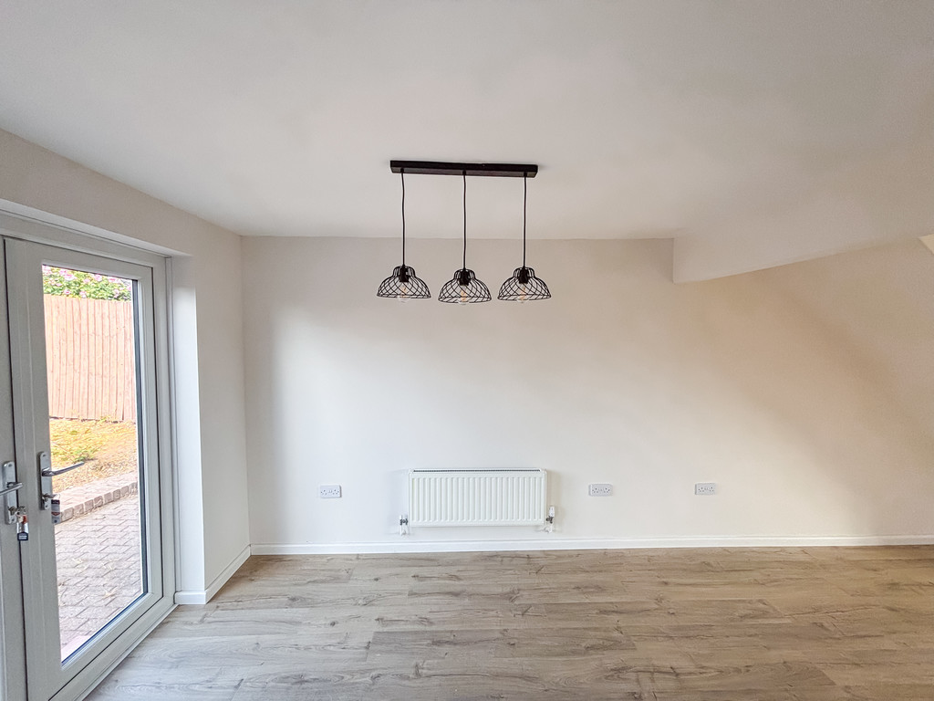 3 bed end of terrace house for sale in Sorrel Drive, Penpedairheol  - Property Image 8