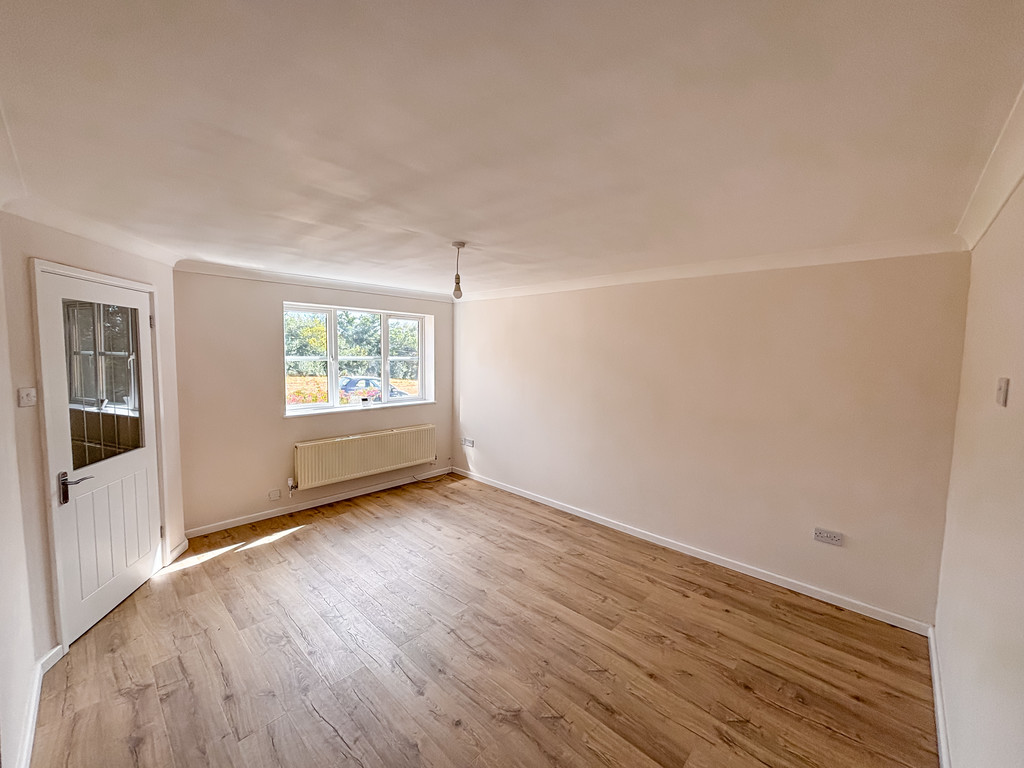 3 bed end of terrace house for sale in Sorrel Drive, Penpedairheol  - Property Image 5