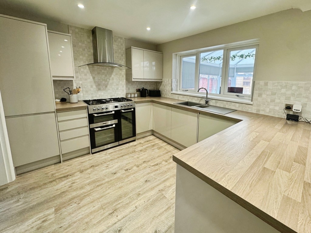 3 bed detached house for sale in Stryd Hywel Harris, Ystrad Mynach  - Property Image 4