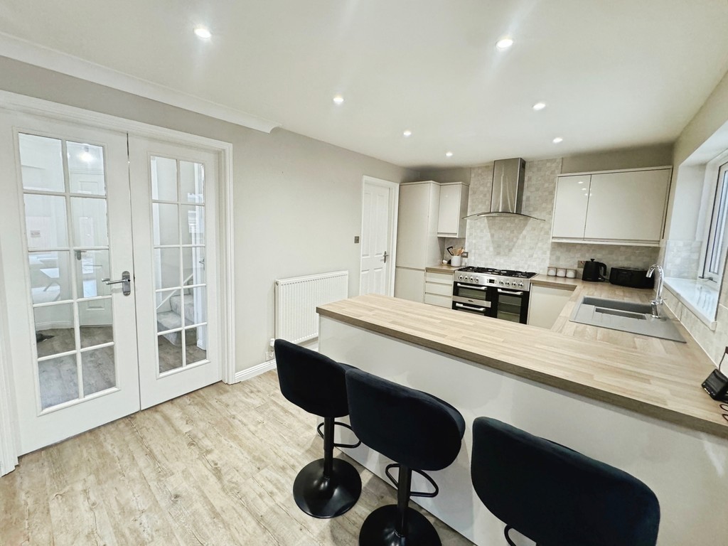 3 bed detached house for sale in Stryd Hywel Harris, Ystrad Mynach  - Property Image 3