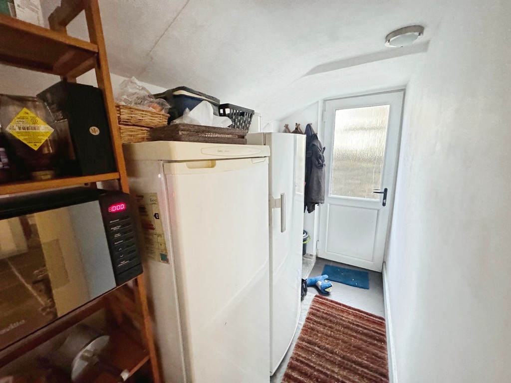 2 bed terraced house for sale in Brynavon Terrace, Hengoed  - Property Image 6