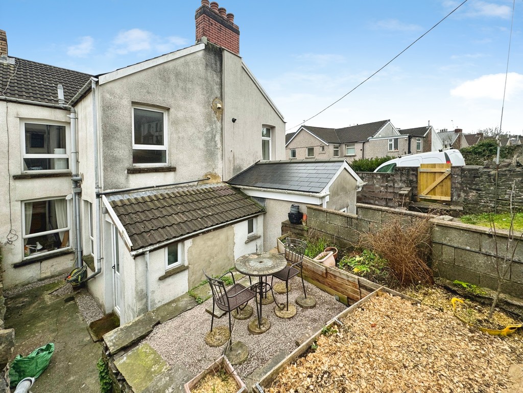 2 bed terraced house for sale in Brynavon Terrace, Hengoed  - Property Image 14
