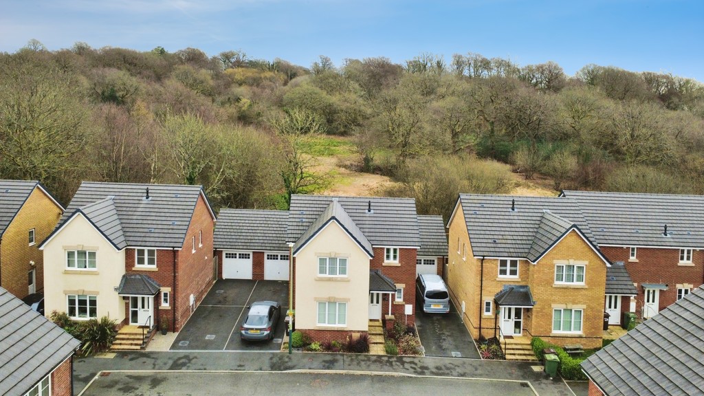 4 bed detached house for sale in Beech Avenue, Aberbargoed