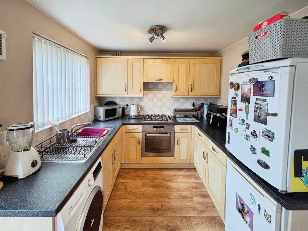 2 bed terraced house for sale in Pwll Yr Allt, Tir-y-berth  - Property Image 3