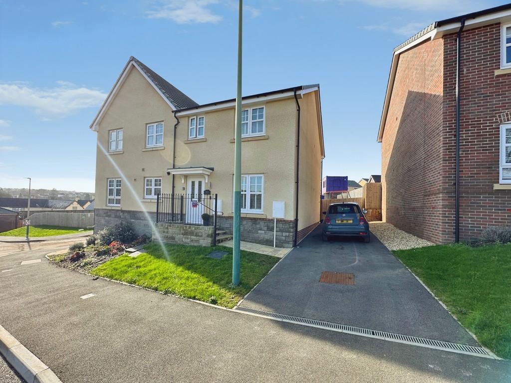 3 bed semi-detached house for sale in Ffordd Cae'r Ywen, Cwmgelli