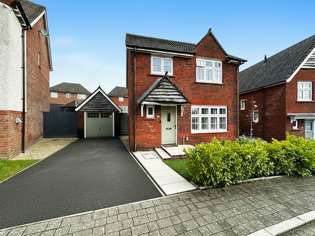 4 bed detached house for sale in Brambling Crescent, Cwm Calon
