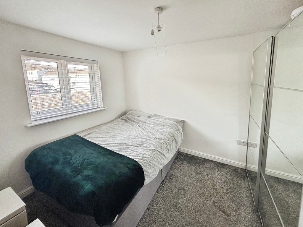 3 bed semi-detached house for sale in Farm Close, Tir-y-berth - Property Image 12