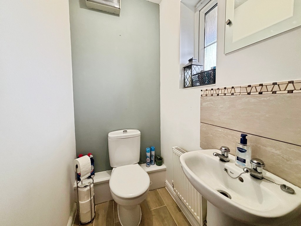 3 bed semi-detached house for sale in Farm Close, Tir-y-berth - Property Image 15