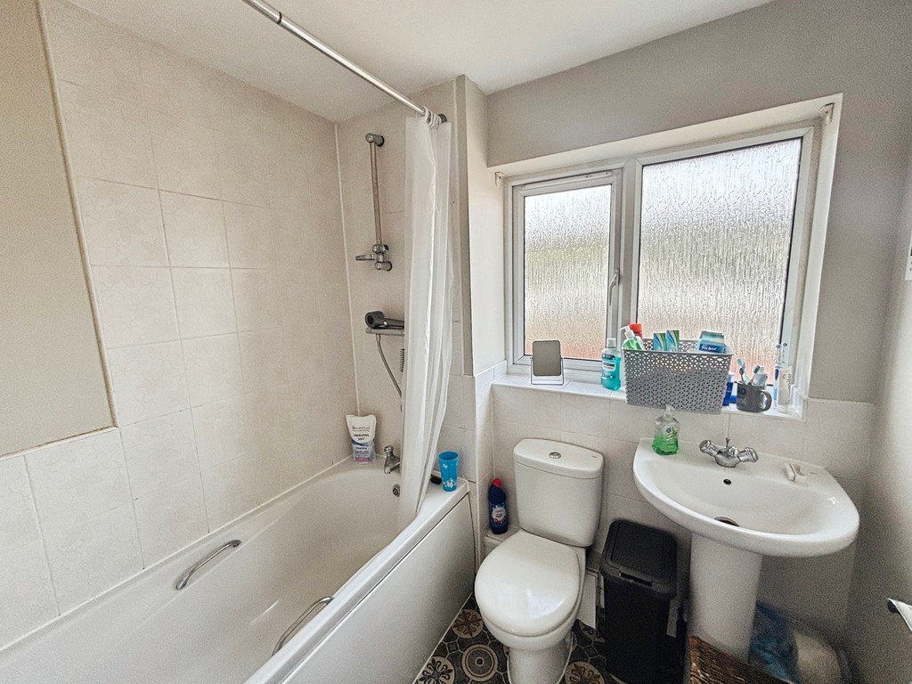 3 bed semi-detached house for sale in Farm Close, Tir-y-berth - Property Image 5