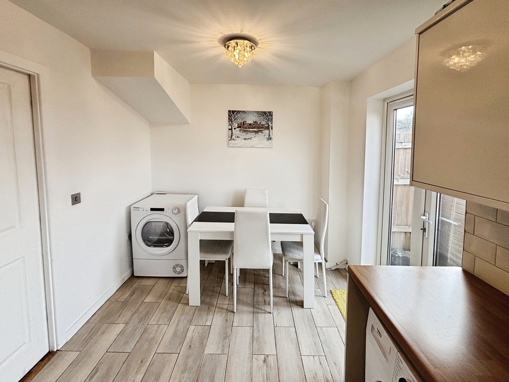 3 bed semi-detached house for sale in Farm Close, Tir-y-berth - Property Image 11