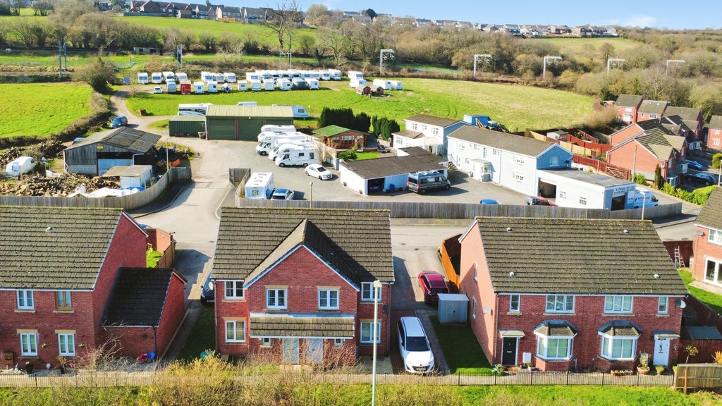 3 bed semi-detached house for sale in Farm Close, Tir-y-berth