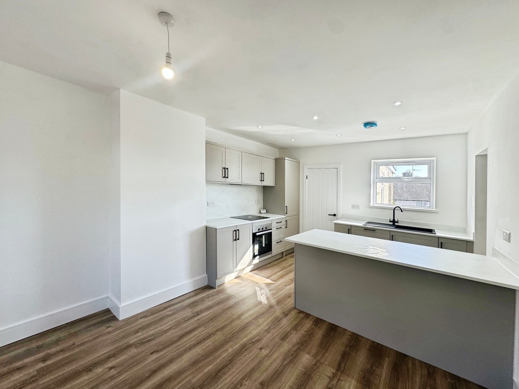 3 bed semi-detached house for sale in Brynglas Avenue, Pontllanfraith  - Property Image 3