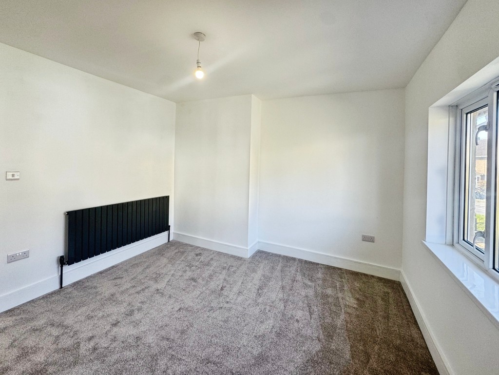 3 bed semi-detached house for sale in Brynglas Avenue, Pontllanfraith  - Property Image 9