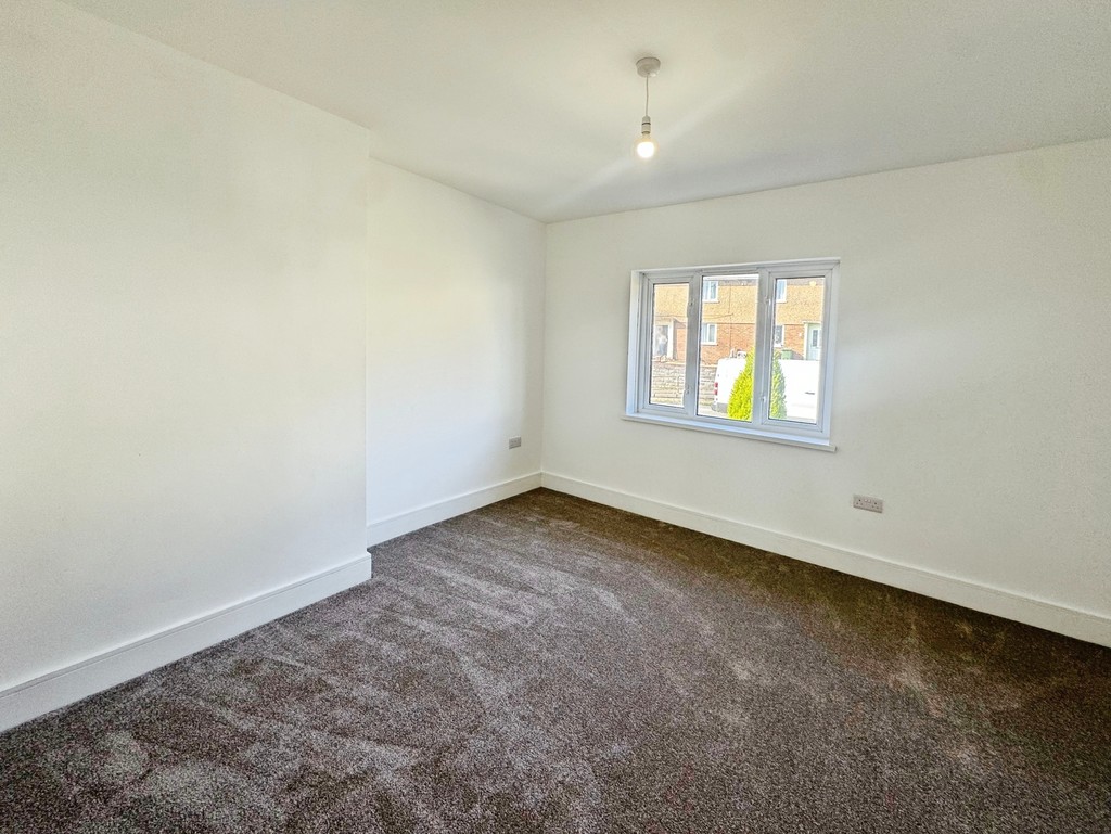3 bed semi-detached house for sale in Brynglas Avenue, Pontllanfraith  - Property Image 11