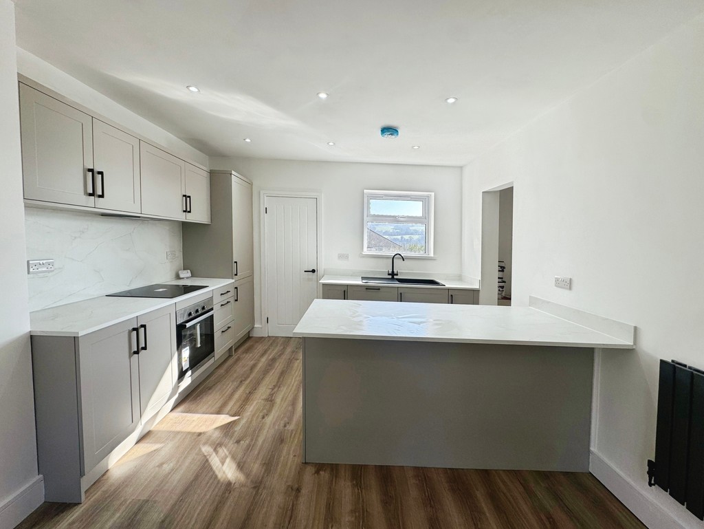 3 bed semi-detached house for sale in Brynglas Avenue, Pontllanfraith  - Property Image 4