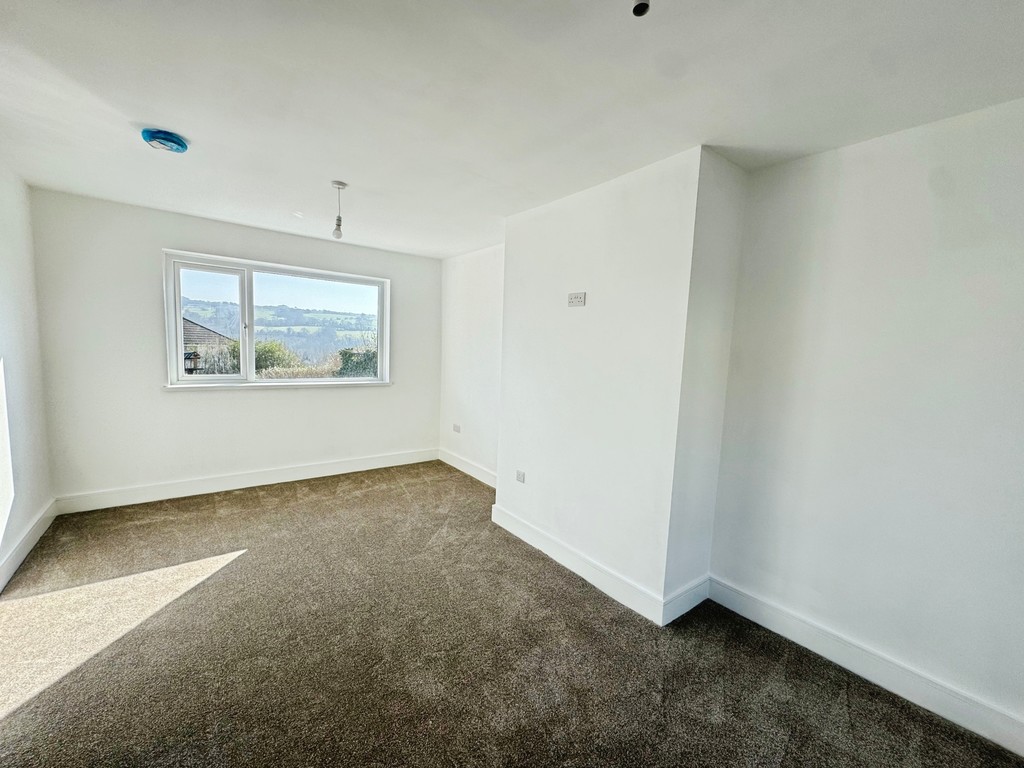 3 bed semi-detached house for sale in Brynglas Avenue, Pontllanfraith  - Property Image 6