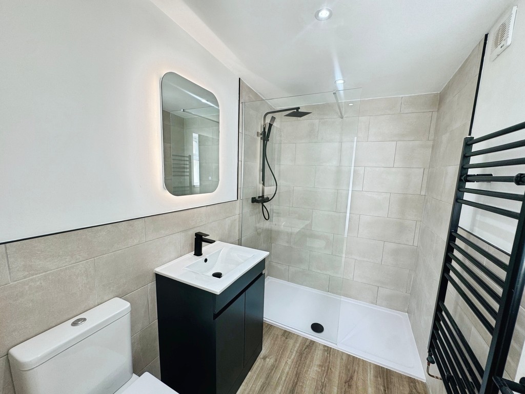 3 bed semi-detached house for sale in Brynglas Avenue, Pontllanfraith  - Property Image 7