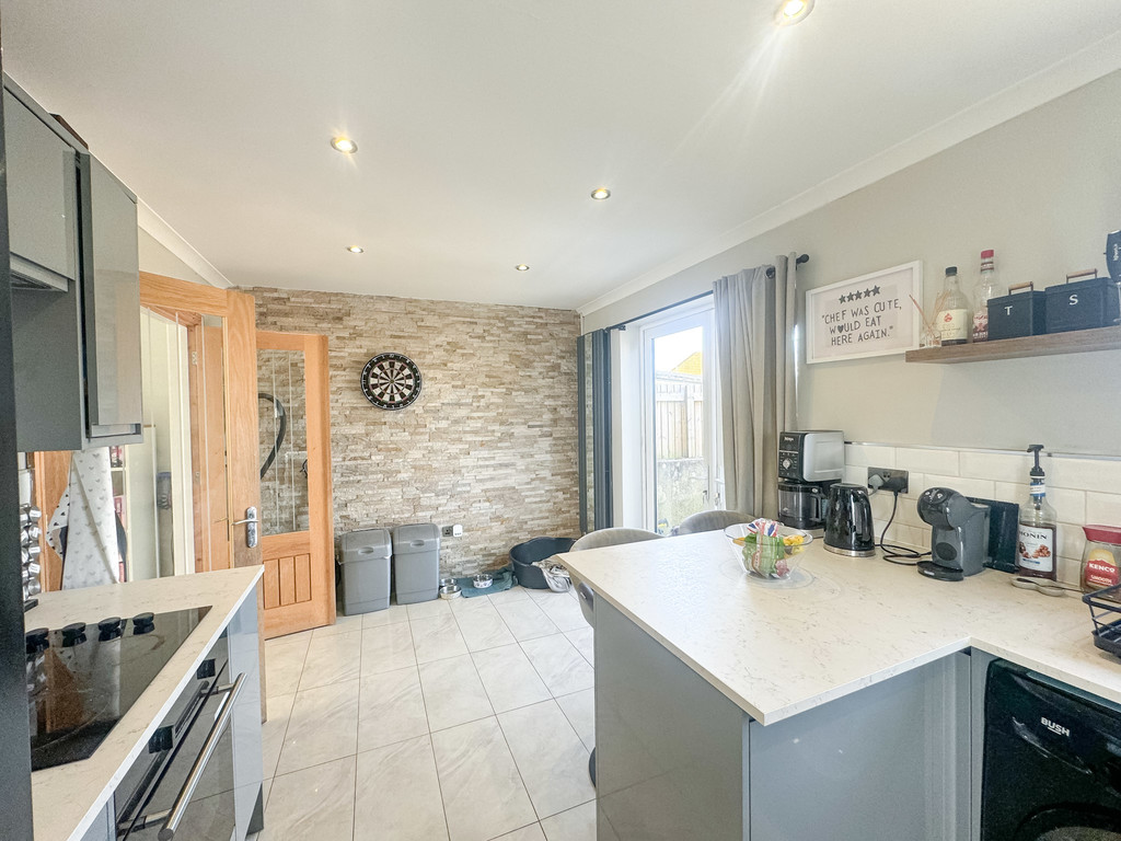 3 bed semi-detached house for sale in Birch Crescent, Cefn Hengoed  - Property Image 4