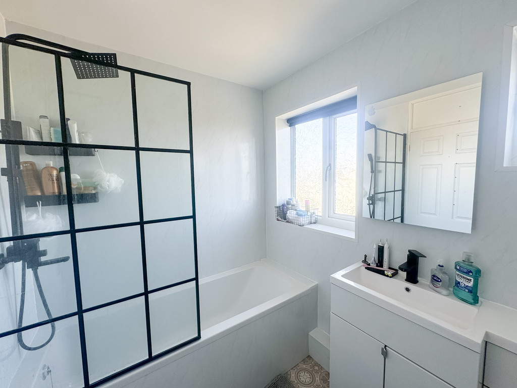 3 bed semi-detached house for sale in Birch Crescent, Cefn Hengoed  - Property Image 11