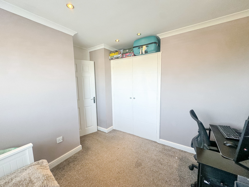 3 bed semi-detached house for sale in Birch Crescent, Cefn Hengoed  - Property Image 9