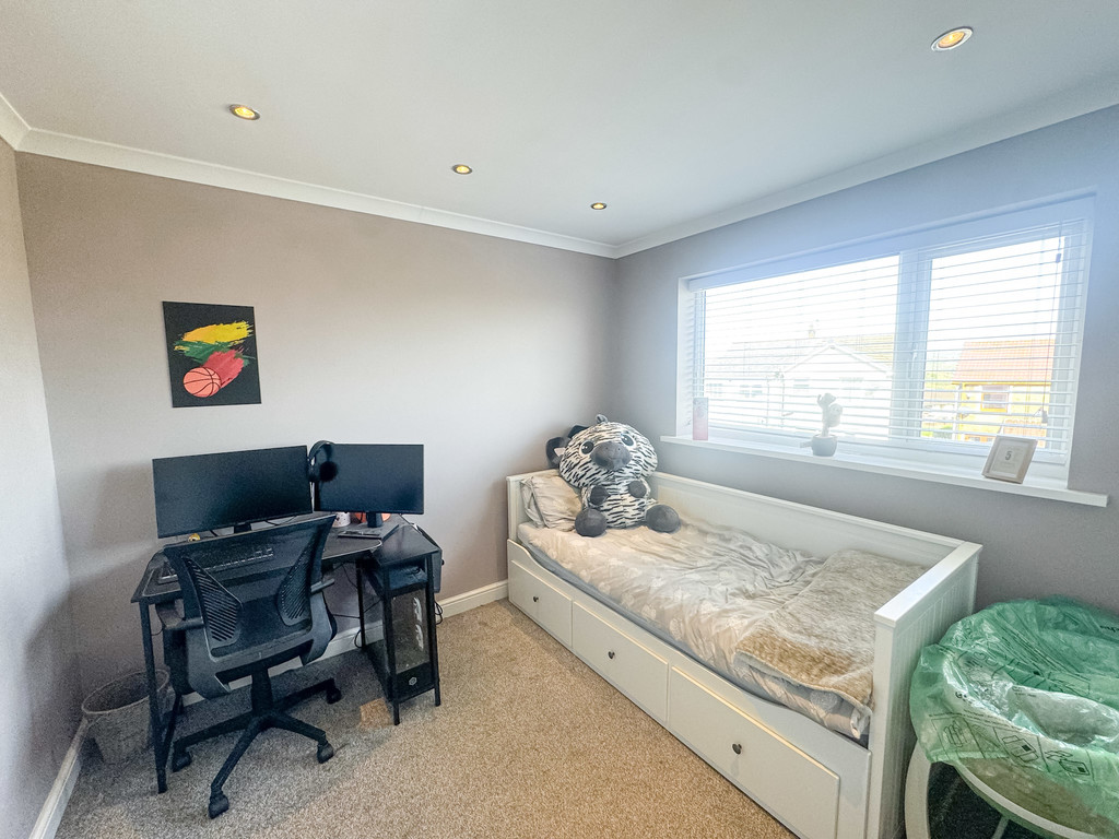 3 bed semi-detached house for sale in Birch Crescent, Cefn Hengoed  - Property Image 10