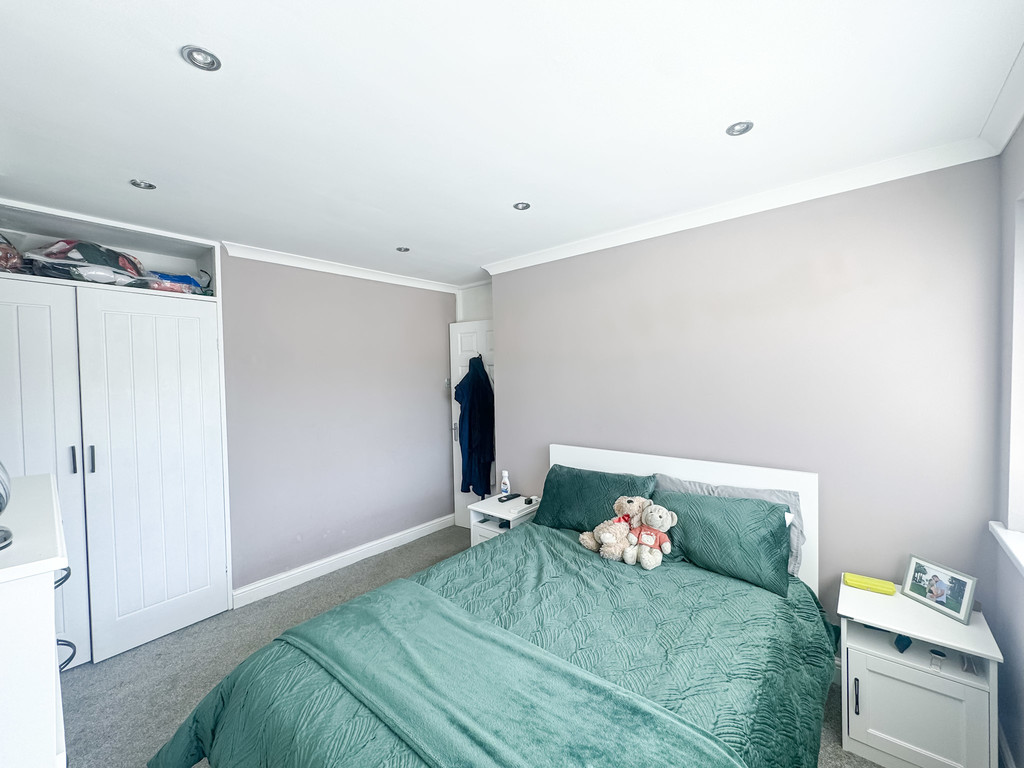 3 bed semi-detached house for sale in Birch Crescent, Cefn Hengoed  - Property Image 8